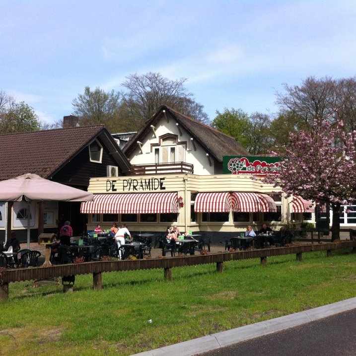 pyramide van austerlitz restaurant