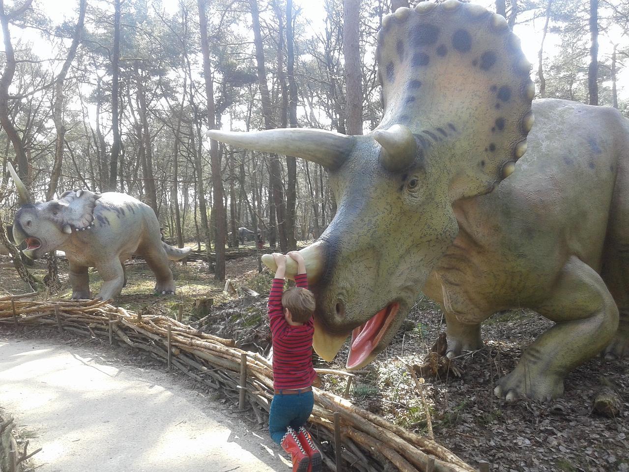 dinobos in dierenpark amersfoort