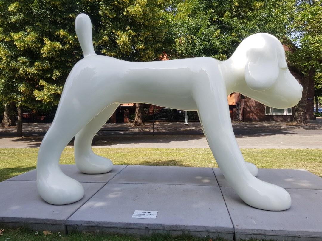 your dog statue amsterdam