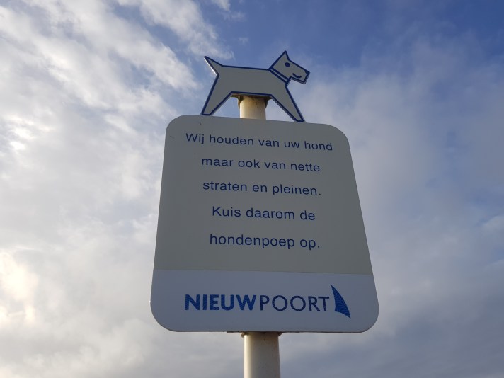 nieuwpoort belgie bord hond